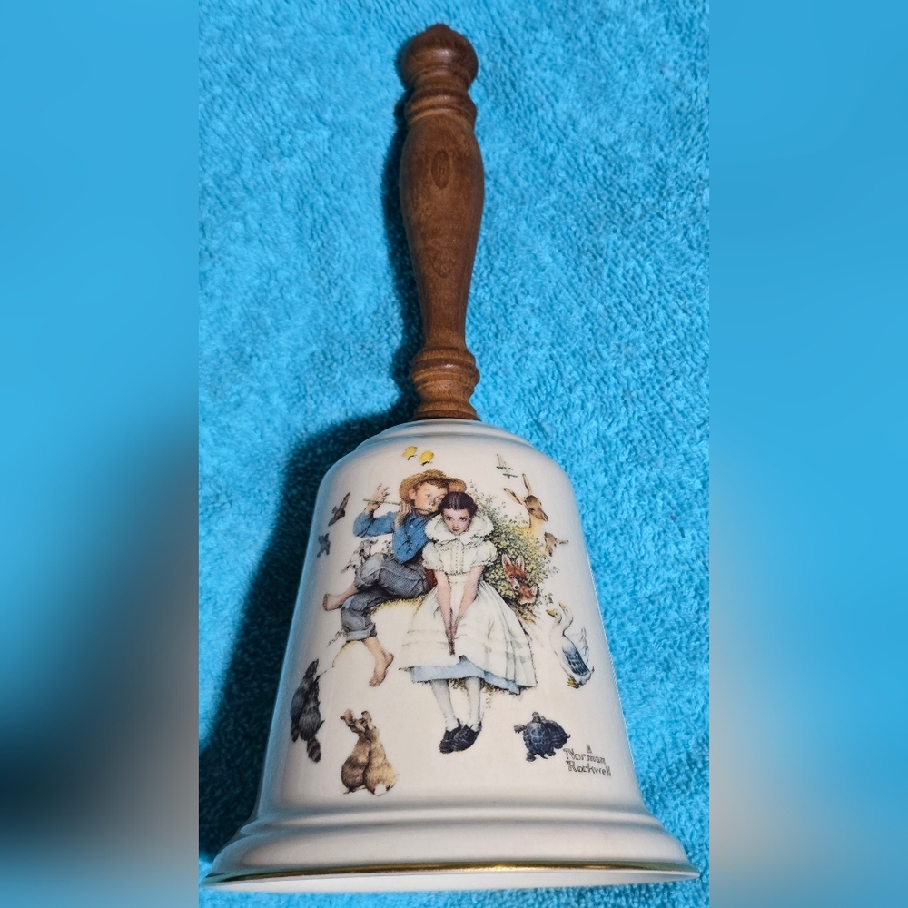 **VINTAGE** 1975 Norman Rockwell Love's Harmony Bell, Gorham Fine China